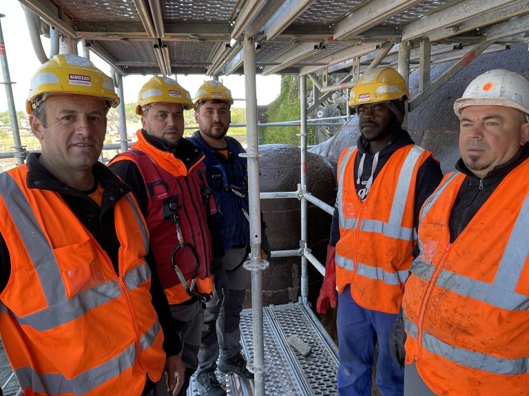 L'équipe qui assure le nettoyage: Afrim Dina, Anel Ljesnjanin, Adam Moussa Mohamed, Umit Sabahyeli et Sabit Zharku.