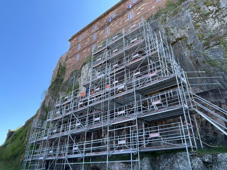 Le Lion de Belfort est sous les échafaudages. Le chantier durera jusqu'au 20 mai 2026.