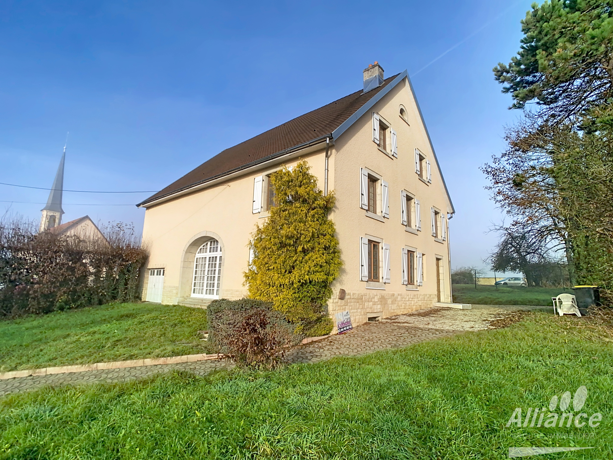 DAMPIERRE LES BOIS Jolie maison de 1870 construite en pierre