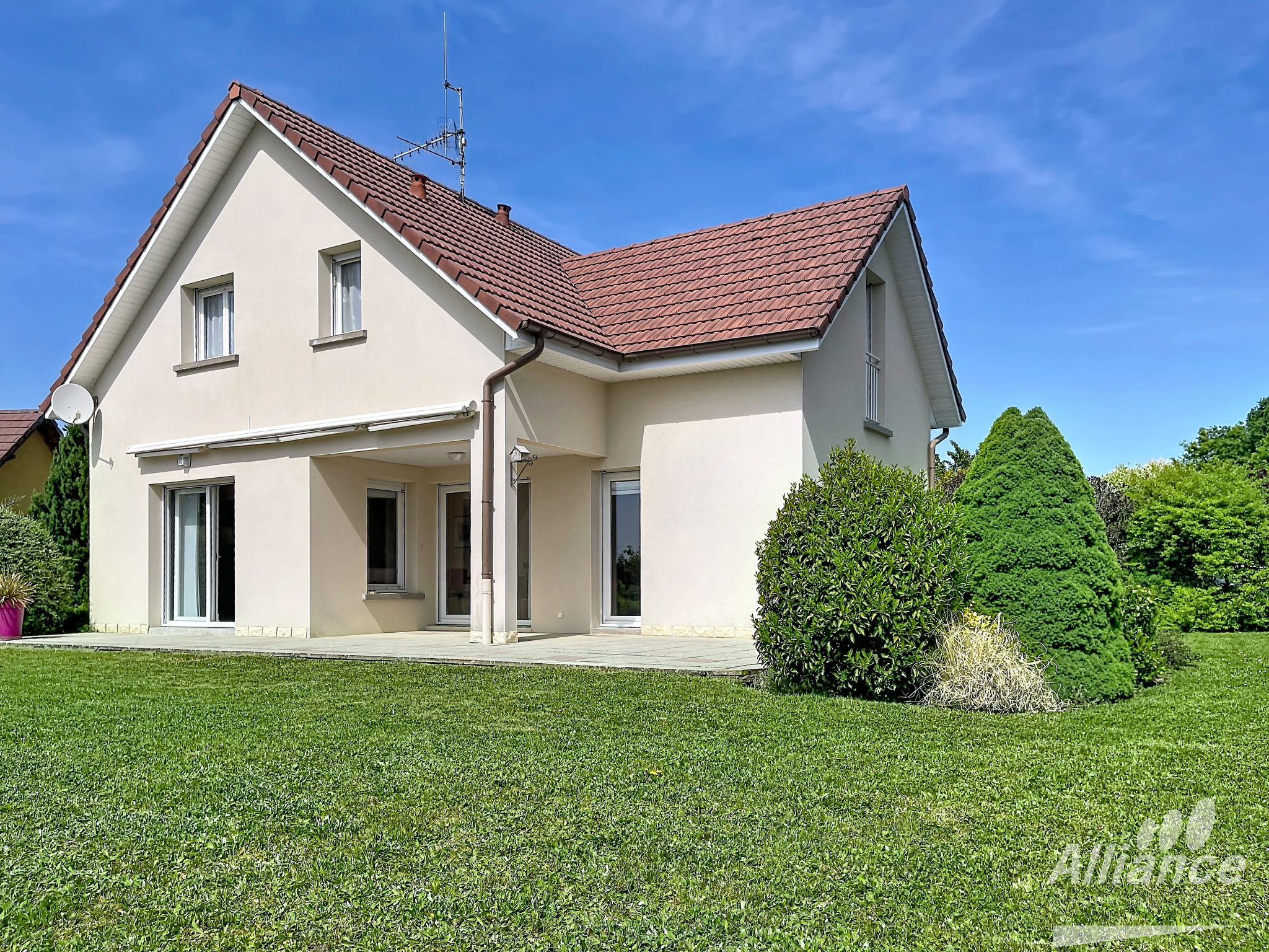 Maison familiale 4 chambres, au calme absolu, proche de la f