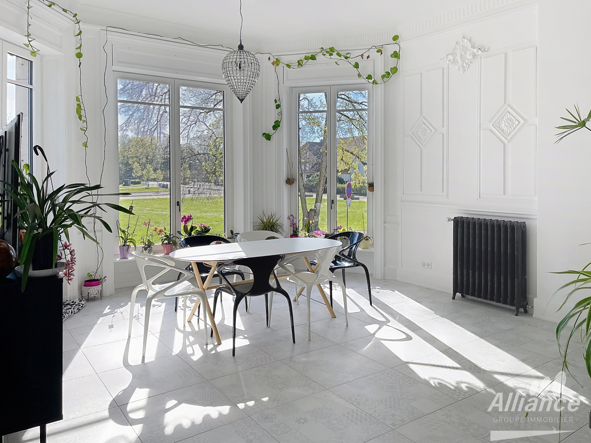 RDC   Bien de prestige en château   220 m2 aux prestations h