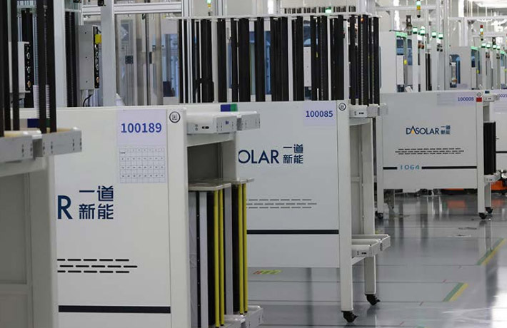 Das Solar produit des panneaux photovoltaïques.