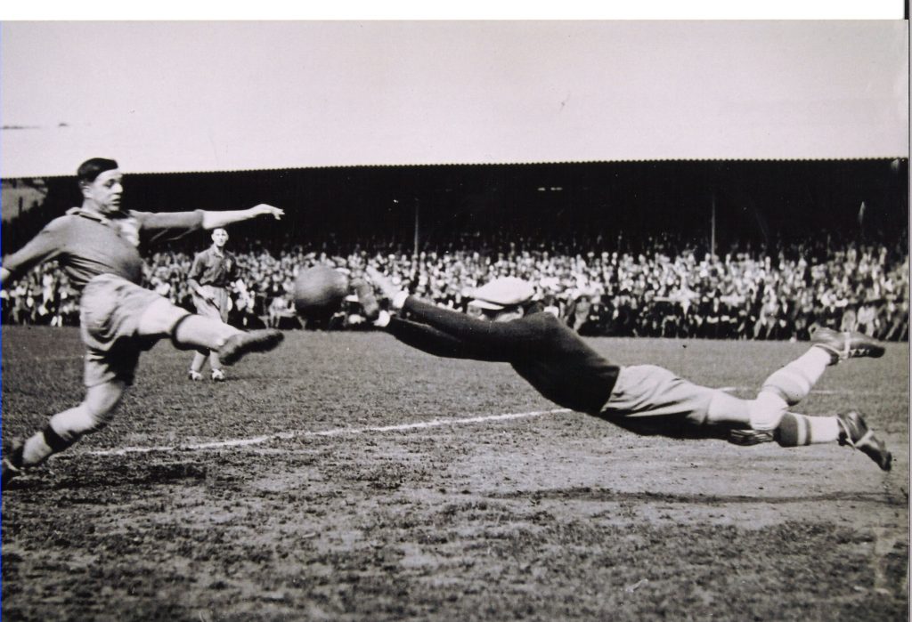 Le 12 mai 1935, au stade de La Forge, le FC Sochaux reçoit l'Olympique de Marseille pour décrocher son premier titre de champion de France.