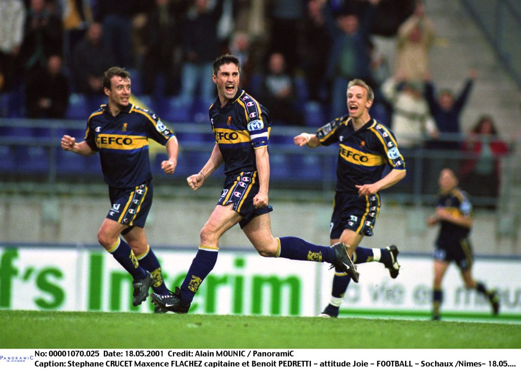 Le 18 mai 2001, les Sochaliens Stéphane CRUCET, le capitaine Maxence FLACHEZ et Benoit PEDRETTI affrontent Nîmes pou devenir champion de D2.