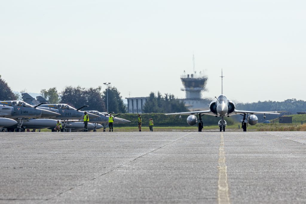 Le vendredi 15 septembre 2023, 12 Mirages 2000-5F de l'EC 1/2 "Cigognes" de la base aérienne 116 de Luxeuil-les-bains partent pour une campagne de tir sur la base aérienne 126 de Solenzara (Corse). | ©BA 116