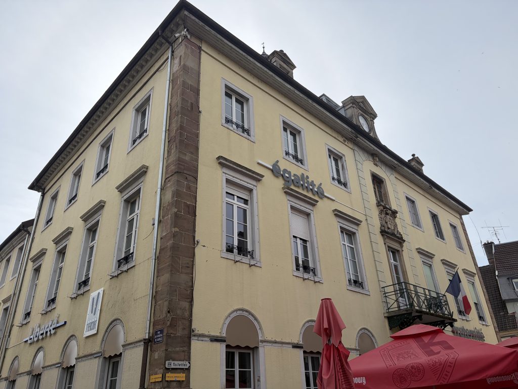 La mairie d'Héricourt.