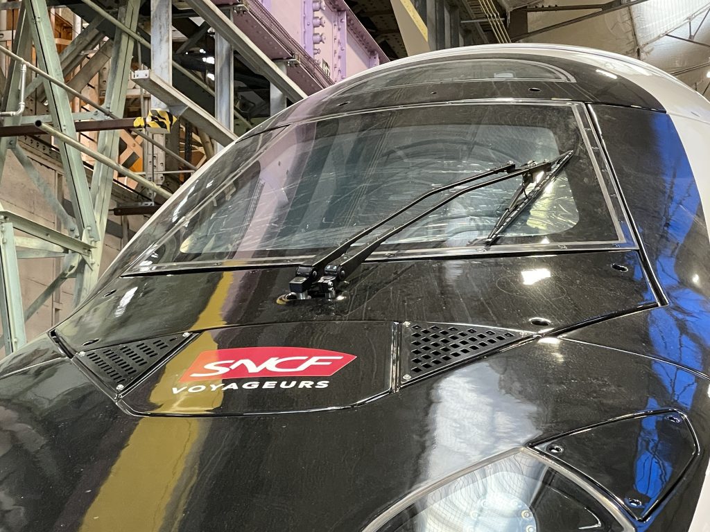 Un TGV sur la chaîne de montage d'Alstom à Belfort.
