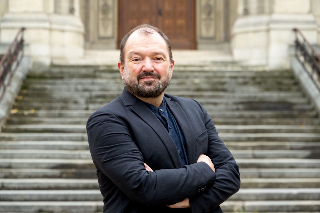 Olivier Lluansi, expert en réindustrialisation et enseignant au Conservatoire national des arts et métiers (Canm).