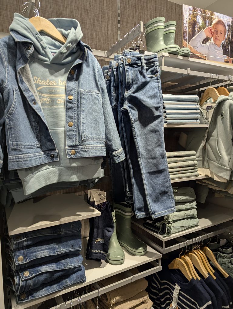 La boutique de prêt-à-porter pour enfant Sergent Major, à Belfort, est située boulevard Carnot.
