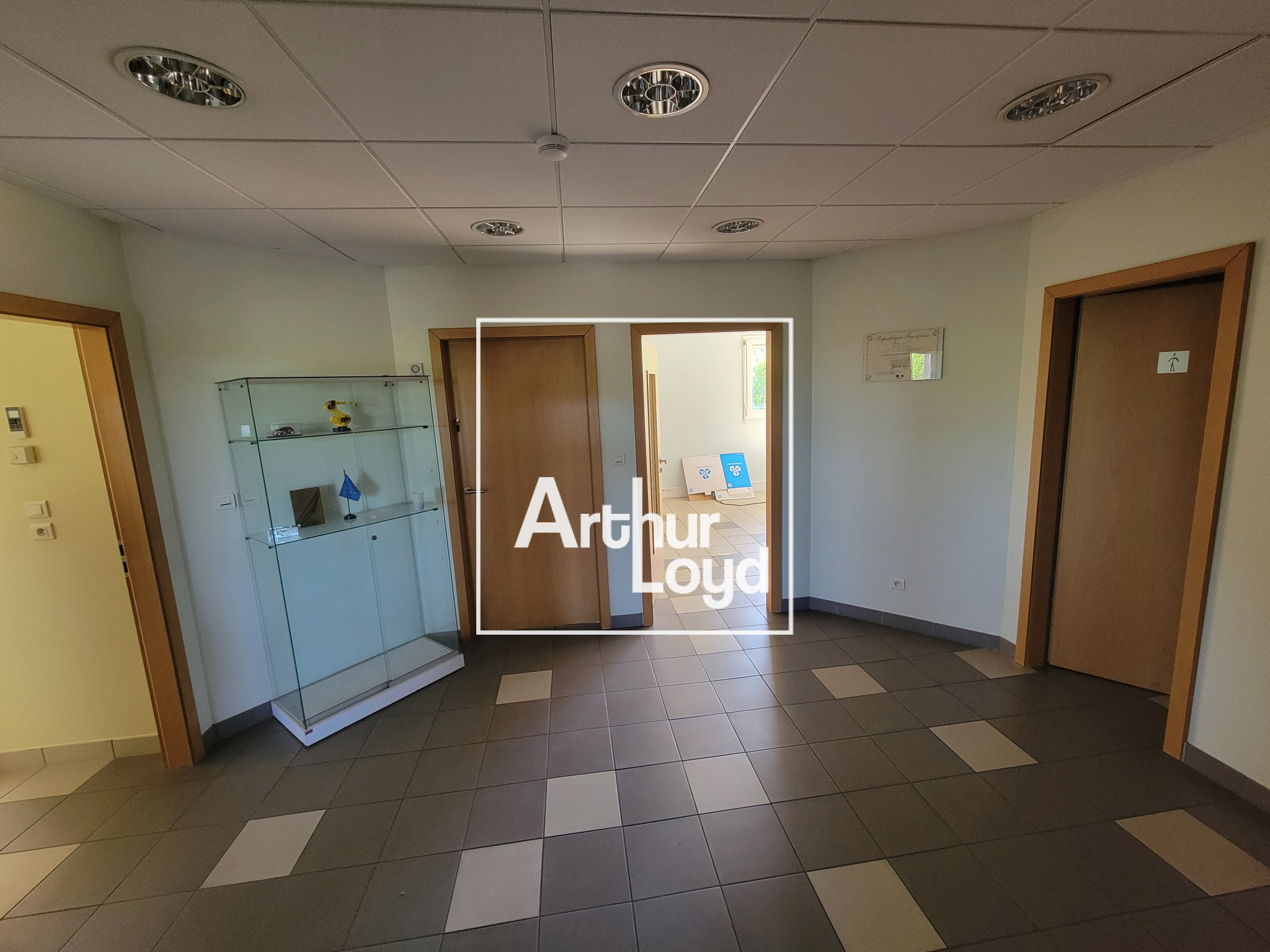 Bureaux 118m2 à louer Technoland