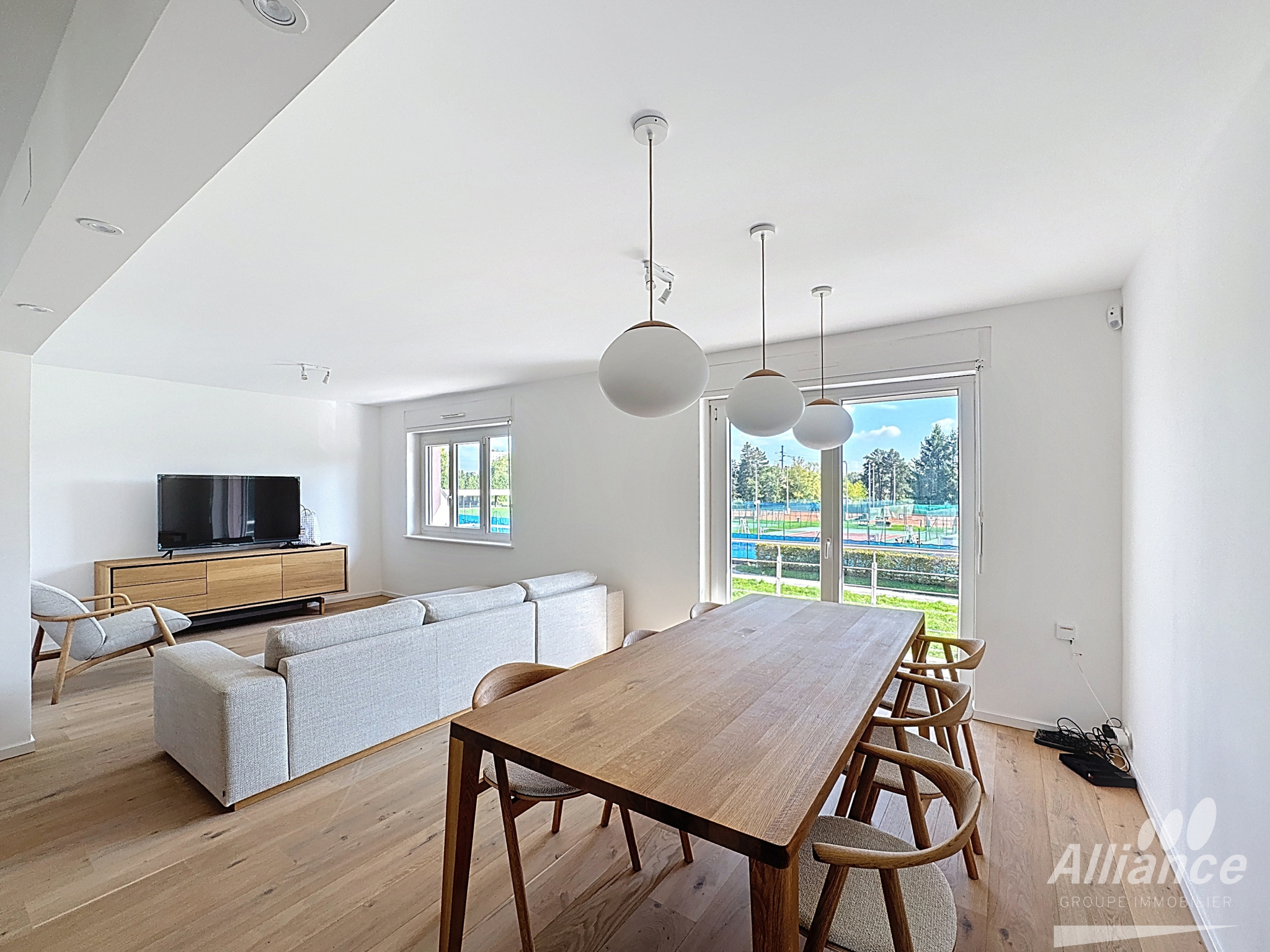 Appartement de standing avec jardin privatif, garage et park