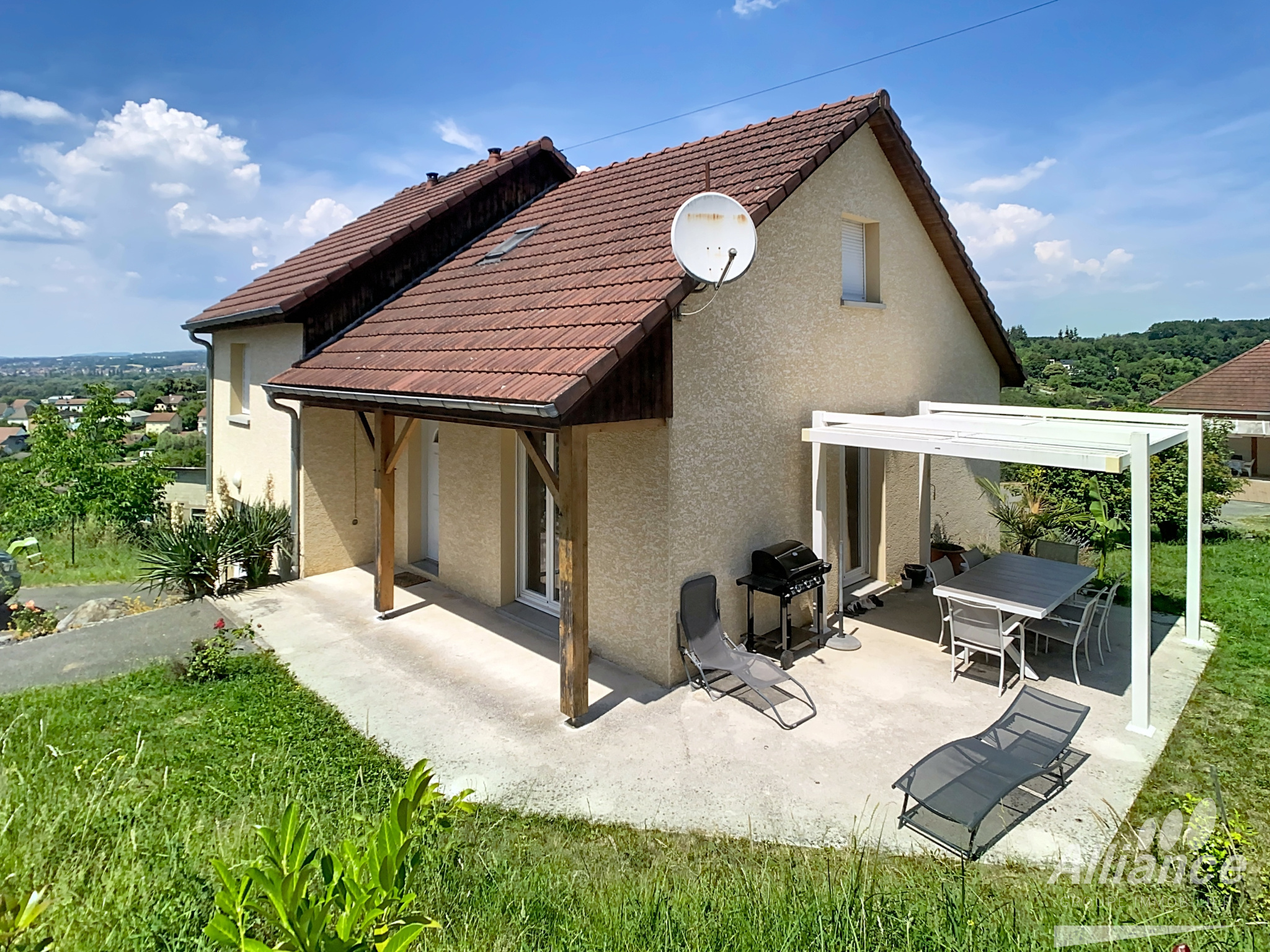 VILLA en demi-niveau – Environnement très calme avec jolie v