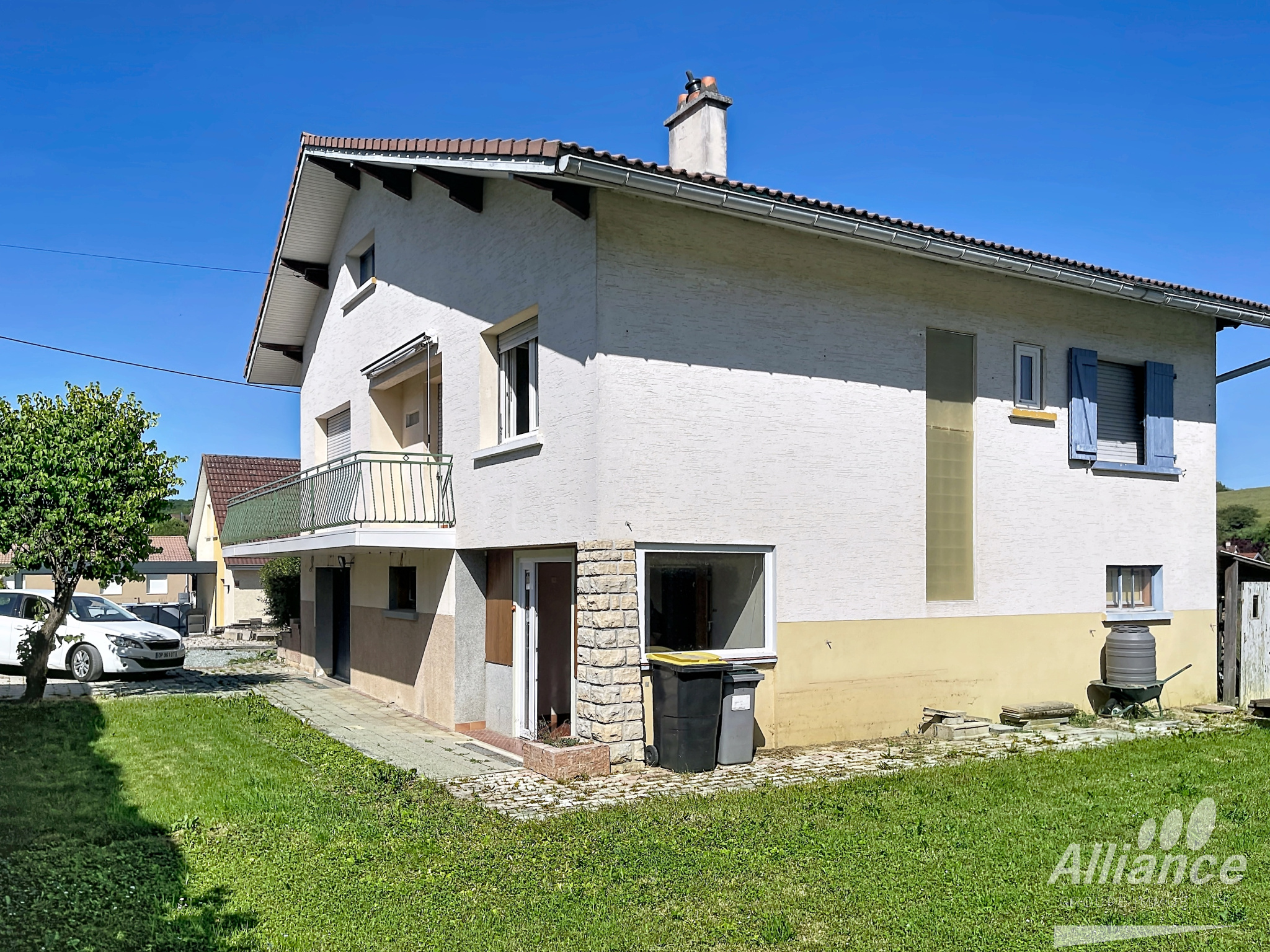 Maison sur Etouvans avec  trois chambres sur sous sol
