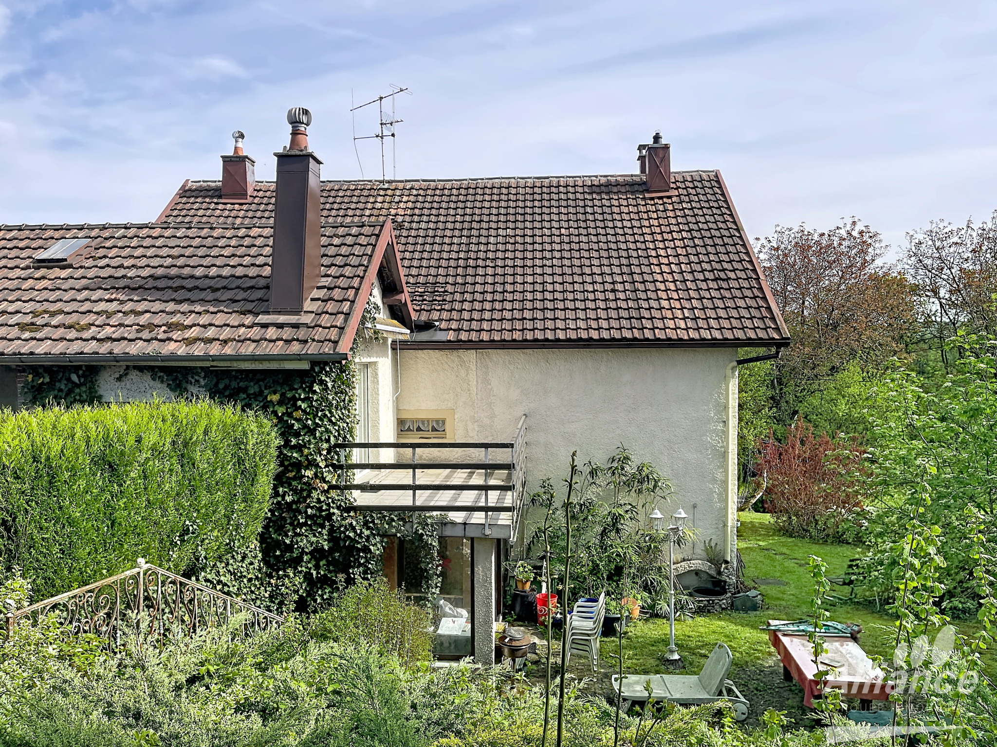 Maison de caractère avec fort potentiel   Proche frontière