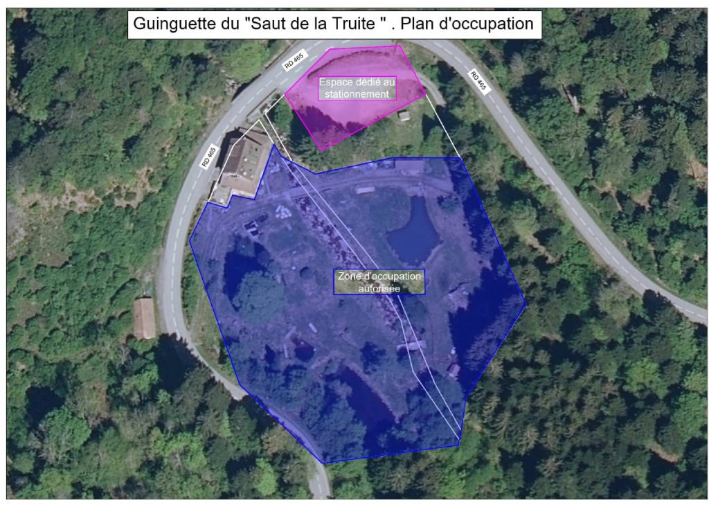 Sur cette image satellite, l'emprise du terrain mis à disposition pour la guinguette est matérialisé en bleu.