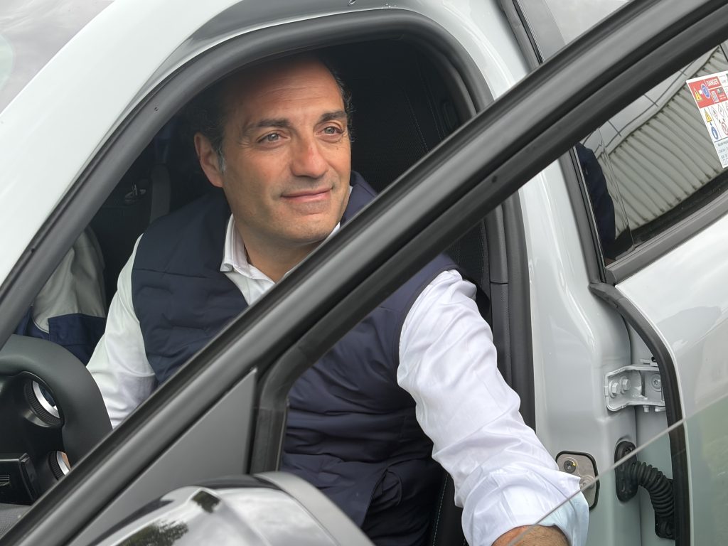 Antonio Filosa, directeur général de Stellantis en visite à Belchamp en juin 2026.