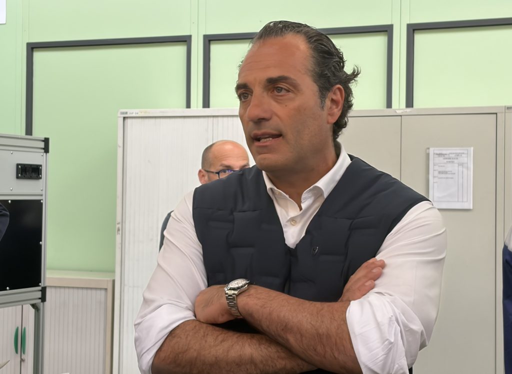 Antonio Filosa, directeur général de Stellantis en visite à Belchamp en juin 2026.