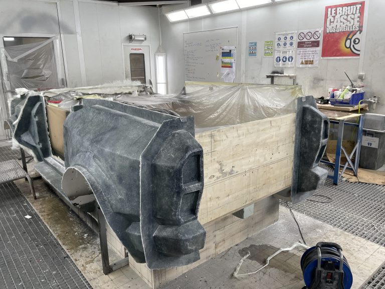 Le moule du proto de juin 2026 en cours de réalisation à l'école Sbarro, dans les locaux du lycée Germaine-Tillon de Montbéliard.