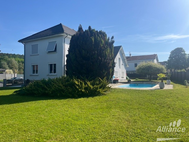 Maison de 151 m2 avec piscine sur un terrain de 1474m2
