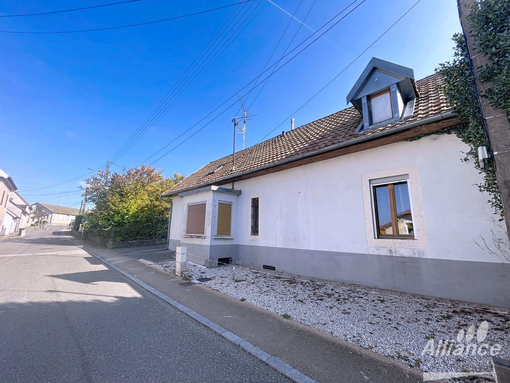 Maison familiale 4 chambres avec chambre et salle d&rsquo;eau au r