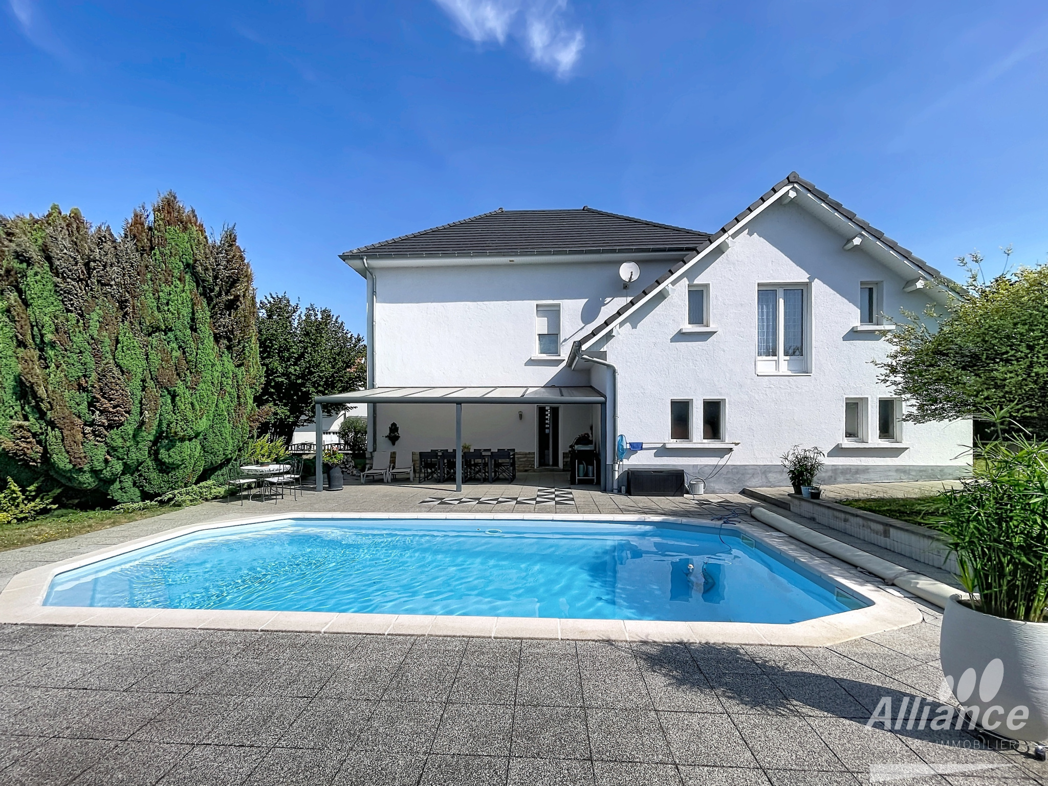 Maison de 151 m2 avec piscine sur un terrain de 1474m2