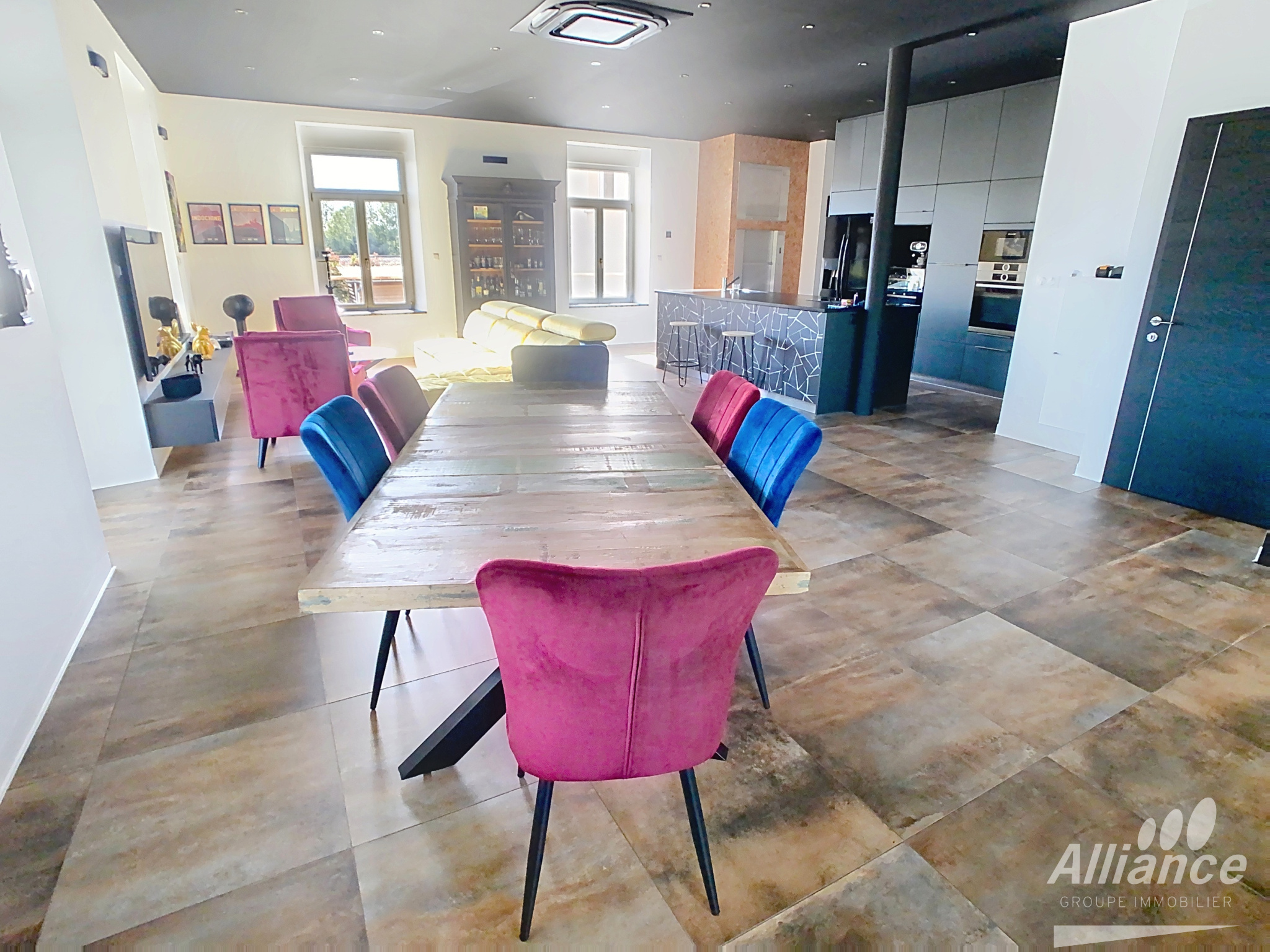 Superbe appartement avec vaste terrasse, créé en 2022