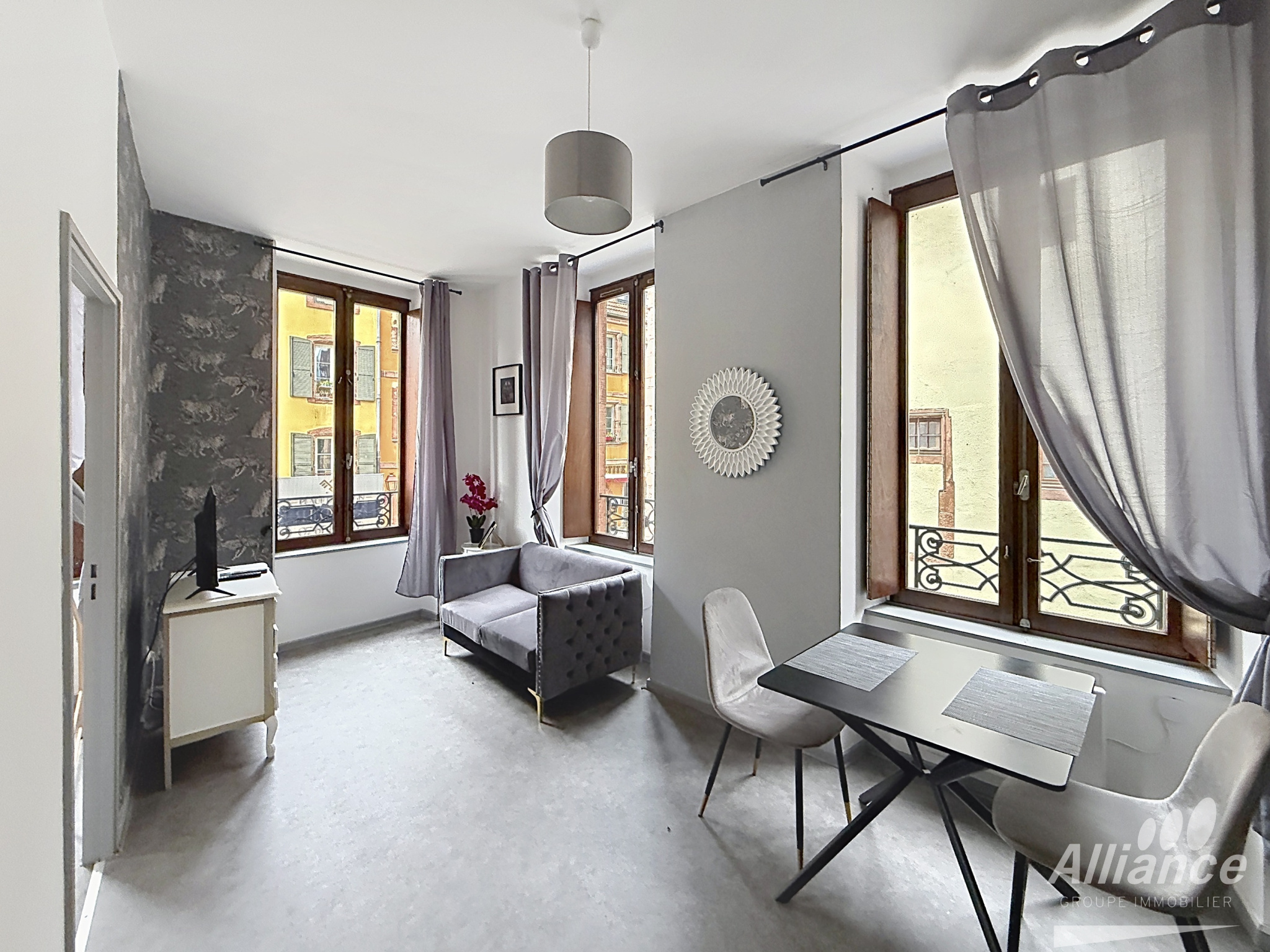 Beau T2 lumineux de 34 m2   au Coeur de la Vieille Ville de B