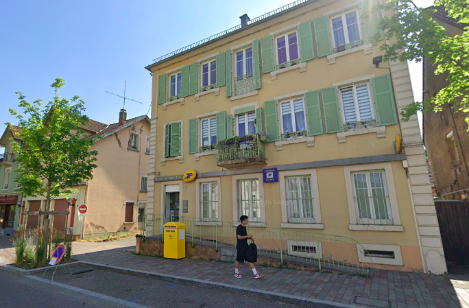 Le bureau de poste de Giromagny, dans le Territoire de Belfort.