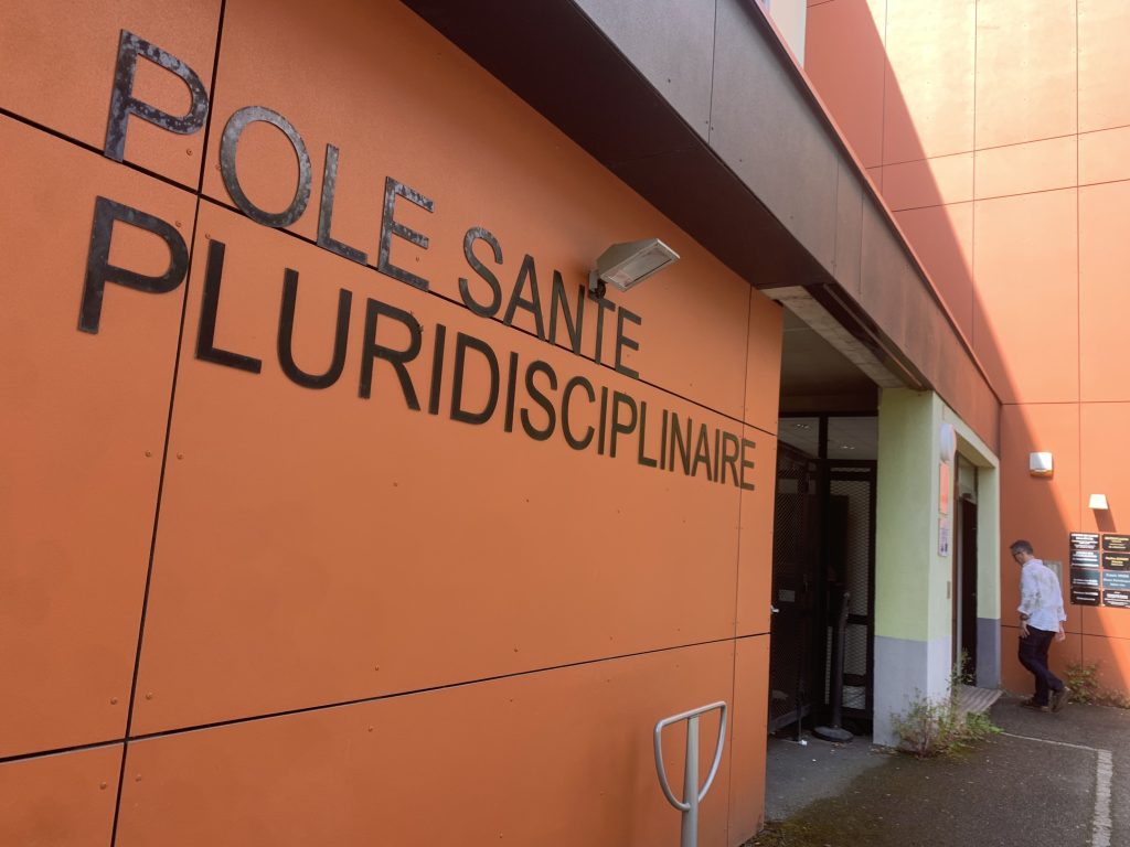 Accueil du pôle santé pluridisciplinaire des Résidences, à Belfort, qui accueille une quinzaine de professionnels de santé, dont le centre de de santé Léon-Blum.
