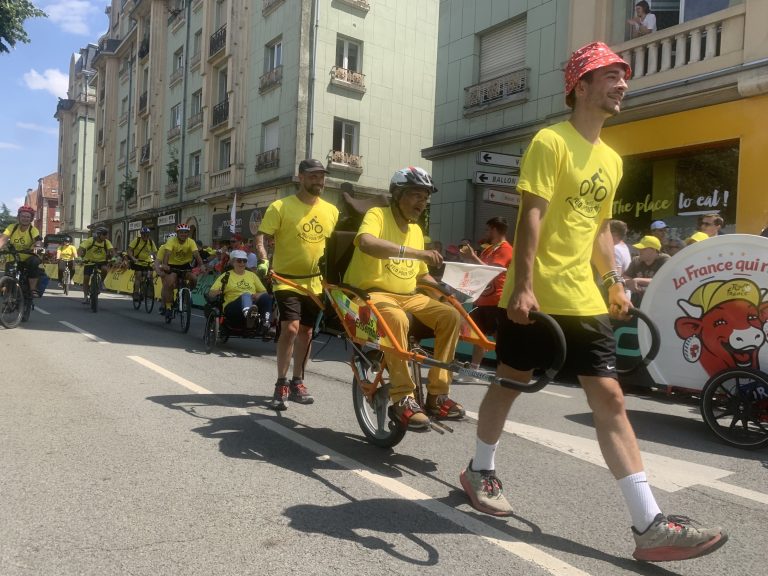 L'initiative "Vélo pour tous" a sensibilisé aux enjeux du handicap lors de l'arrivée du Tou de France à Belfort le 17 juillet 2026.