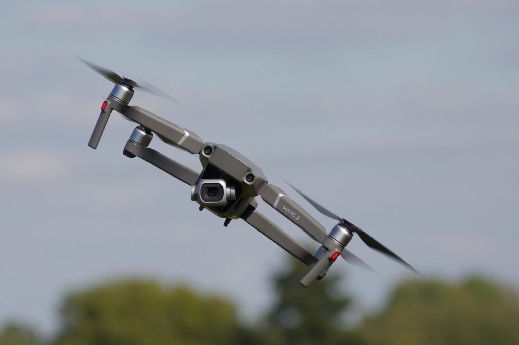 Un drone, en vol.