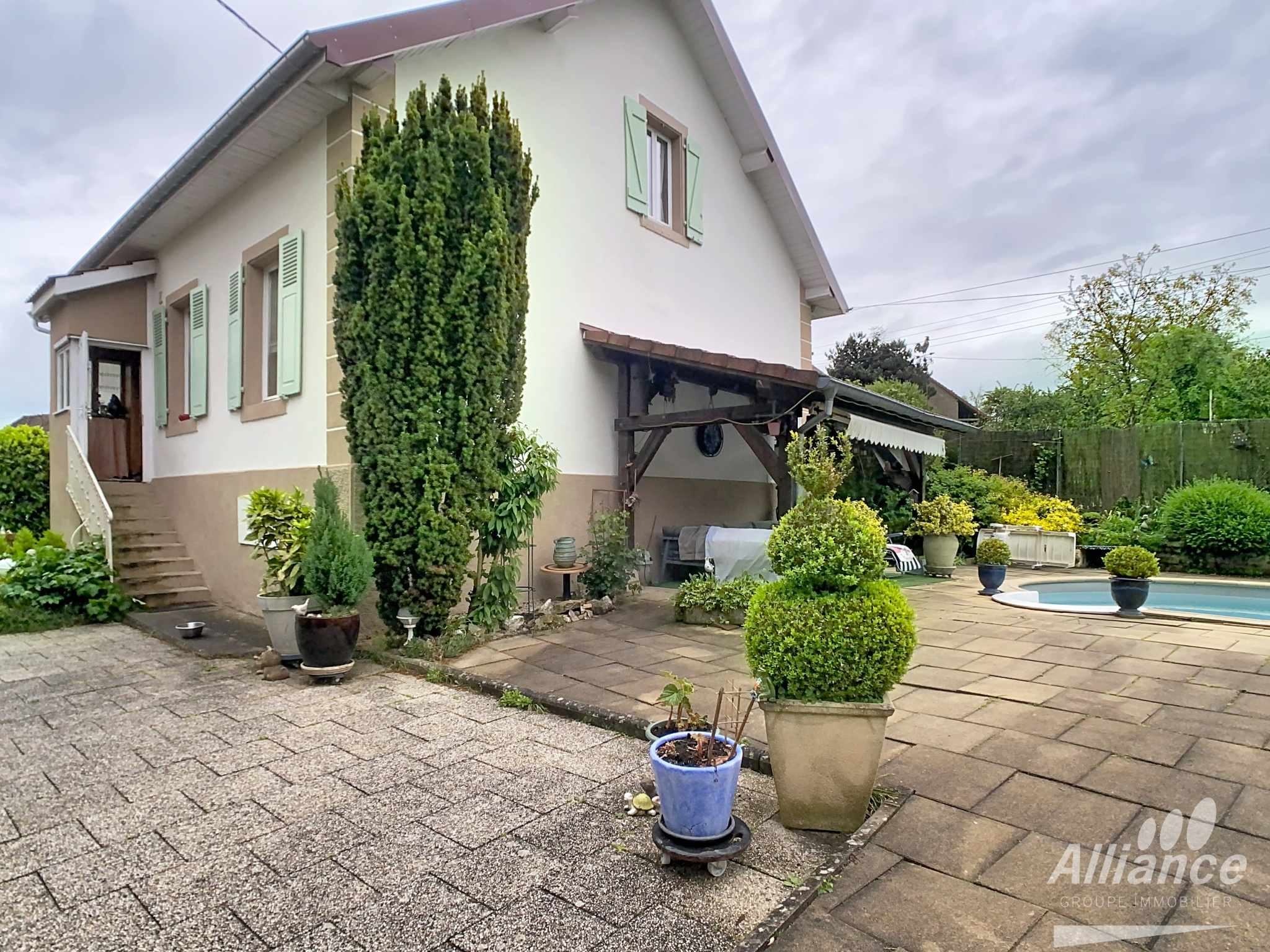 Belle maison pierre rénovée avec piscine et dépendances