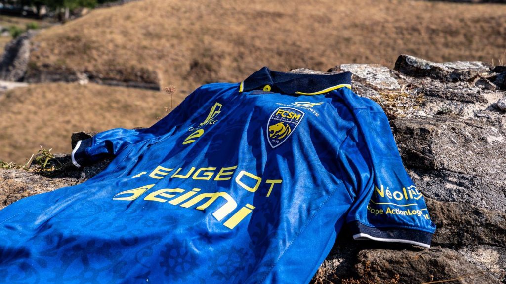 Le maillot extérieur du FC Sochaux-Montbéliard, pour la saison 2026-2027, en Ligue 2 BTK. | ©FCSM