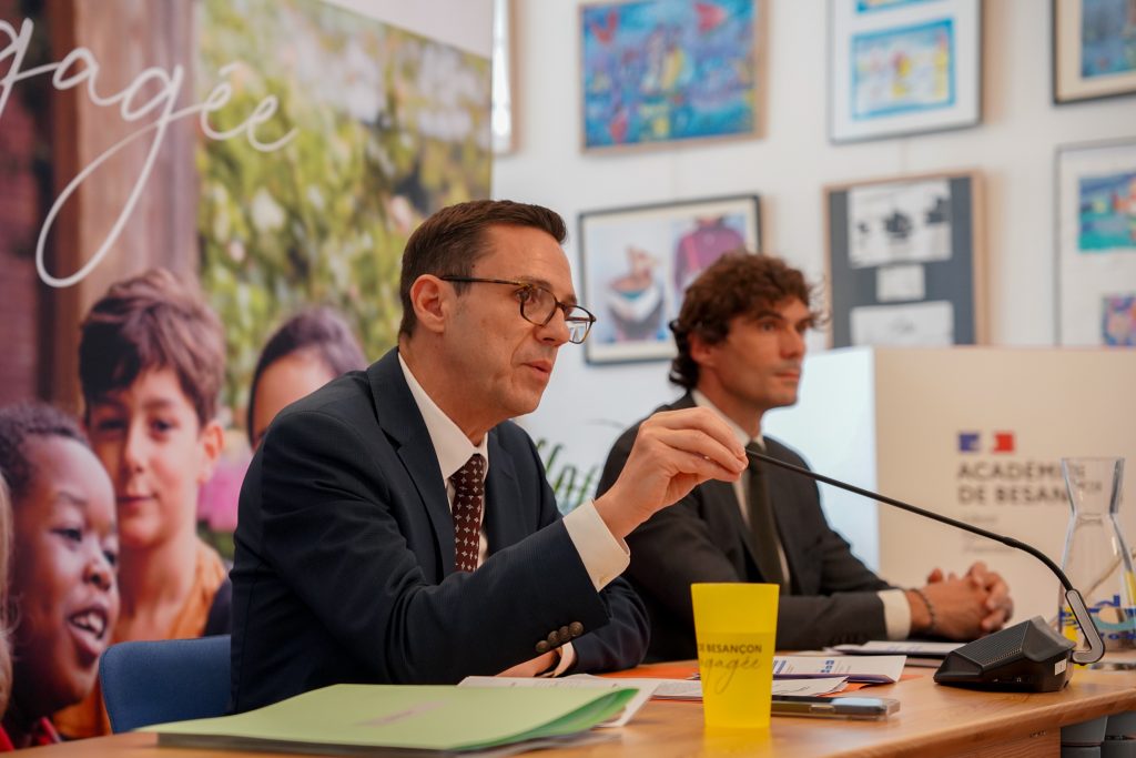 Pierre Moya, recteur de l’académie de Besançon, lors de la conférence de presse de rentrée, le 28 août 2026, avec Samuel Rouzet, directeur académique des services de l'éducation nationale du Doubs.