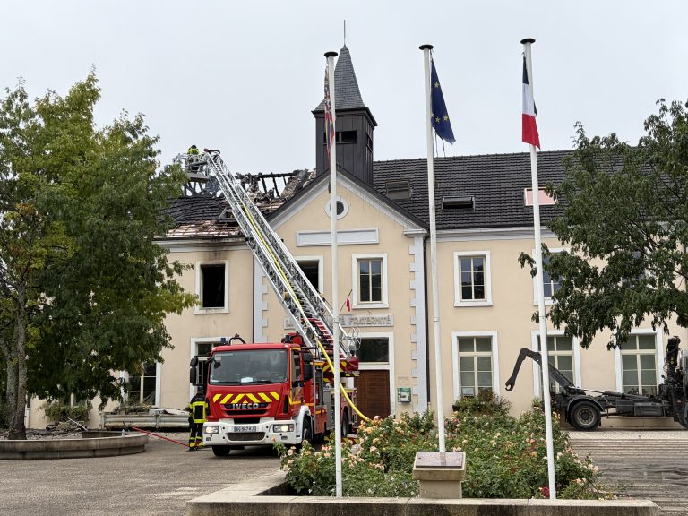 Incendie de la mairie de Mandeure le 25 aout 2026.