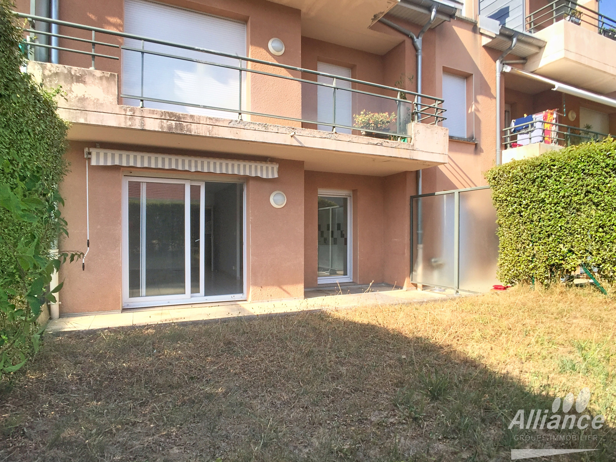 LOUE F3 EN REZ DE JARDIN DANS RESIDENCE CALME