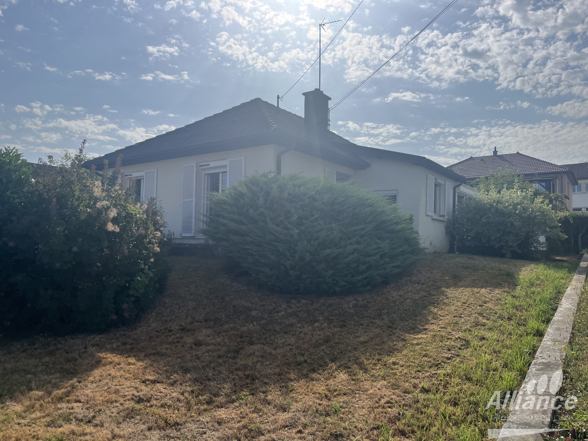 Nouveau maison de plain pied avec trois chambres