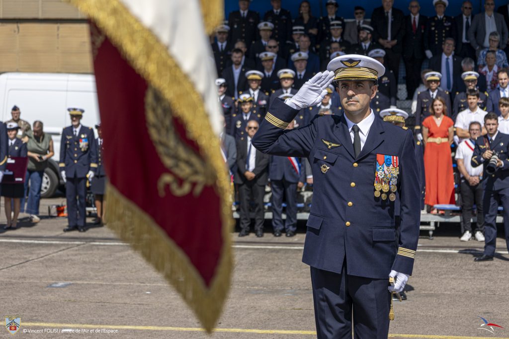 Le colonel Guyot, lors de sa prise de commandement de la BA116 de Luxeuil.