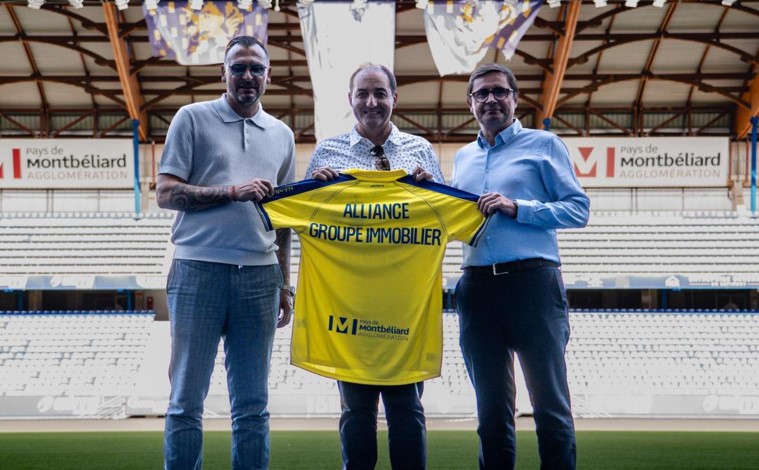 Julien Cordonnier, directeur sportif du FCSM, Antonio Mendes, dirigeant d'Alliance Groupe Immobilier, et Clément Calvez, dirigeant du FC Sochaux-Montbéliard.