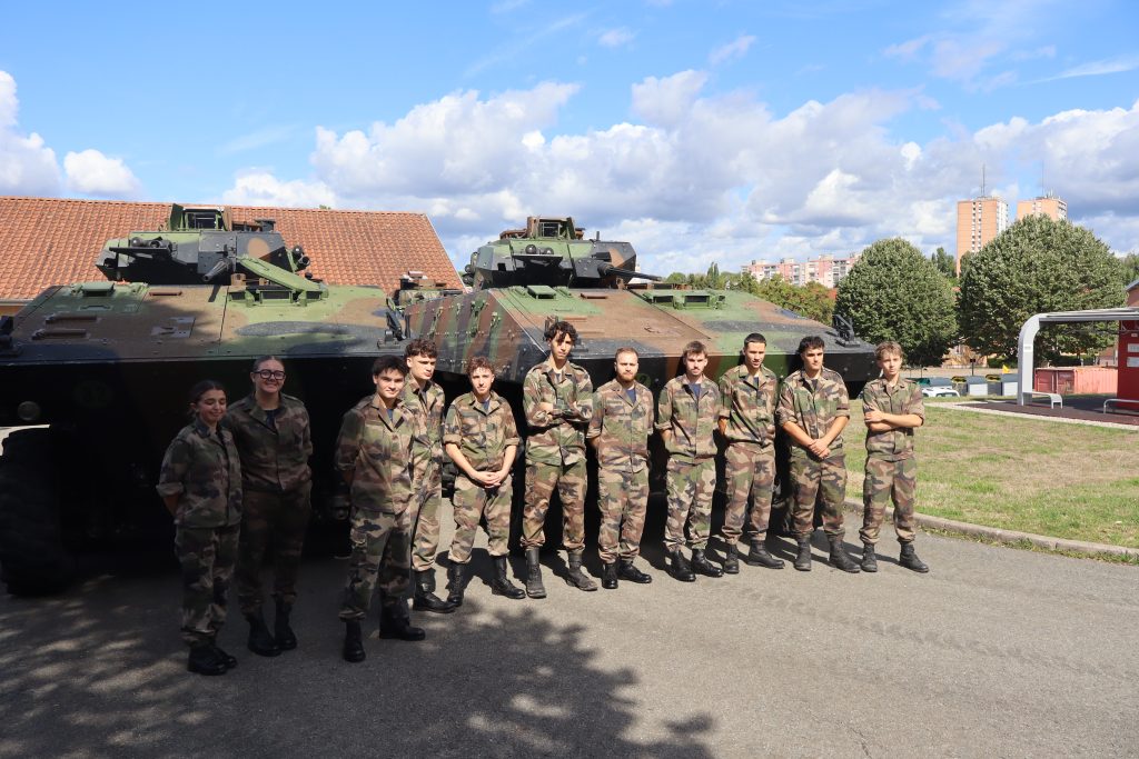 Les étudiants du nouveau bachelor de l'Esta ont été accueillis au 35e régiment d'infanterie de Belfort pour une immersion de deux jours. Au programme : bivouac, simulateur de tir, vision nocturne, parcours d’obstacles.