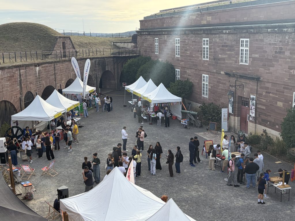 Le village étudiant organisé par l'Université Marie et Louis Pasteur à la Citadelle de Belfort.