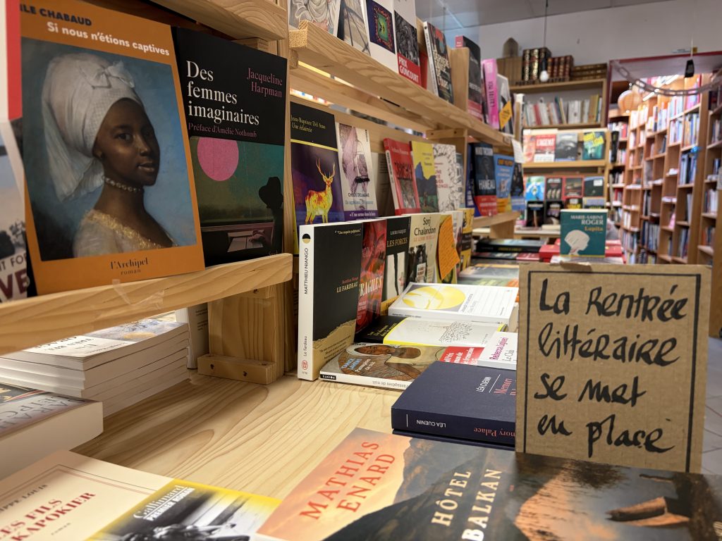 Étals de la librairie du Chat Borgne de Belfort.