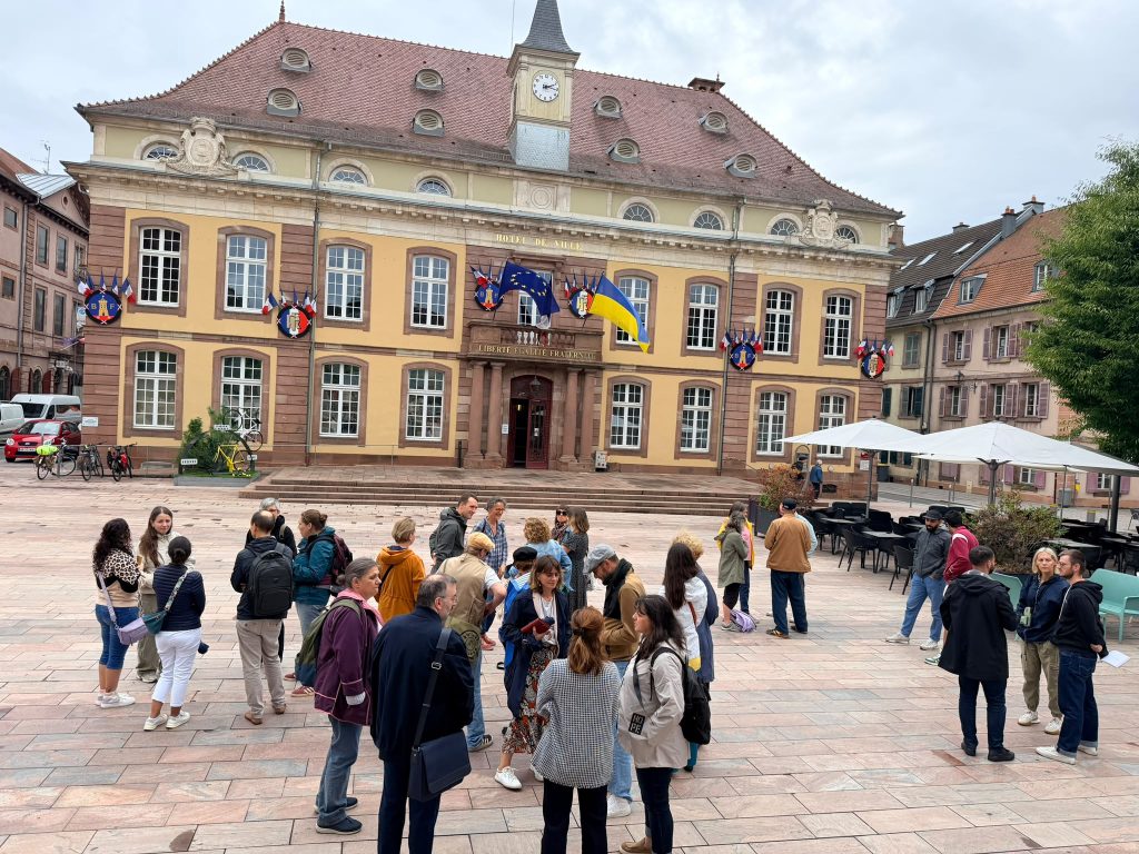 Un rassemblement du Conservatoire devant la mairie de Belfort.