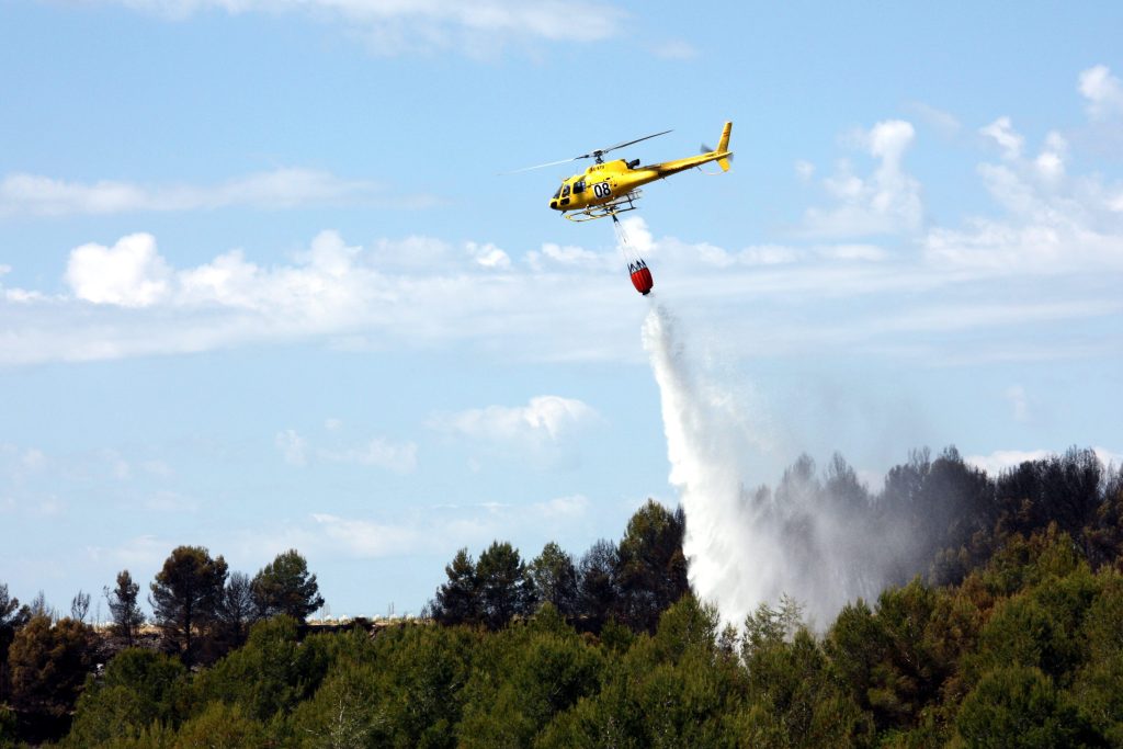 Le Territoire de Belfort, le Jura, la Côte d'or et la Saône-et-Loire envisagent de louer ensemble un hélicoptère bombardier d'eau