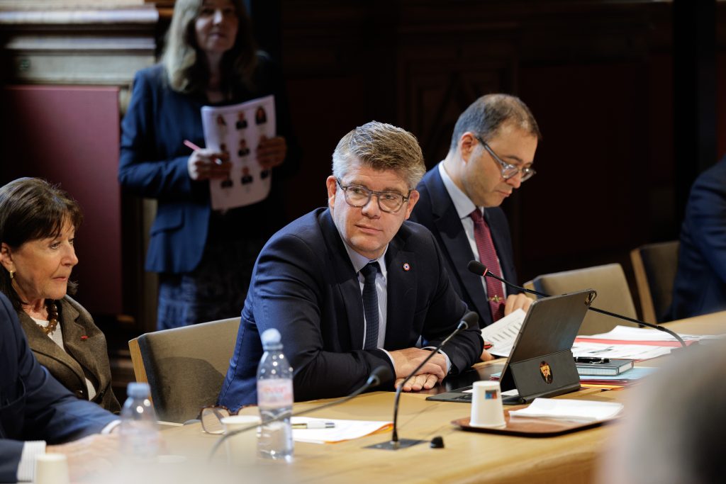 Cédric Perrin (LR) au Sénat, lors de la réunion de constitution de la commission des Affaires étrangères, de la Défense et des Forces armées.