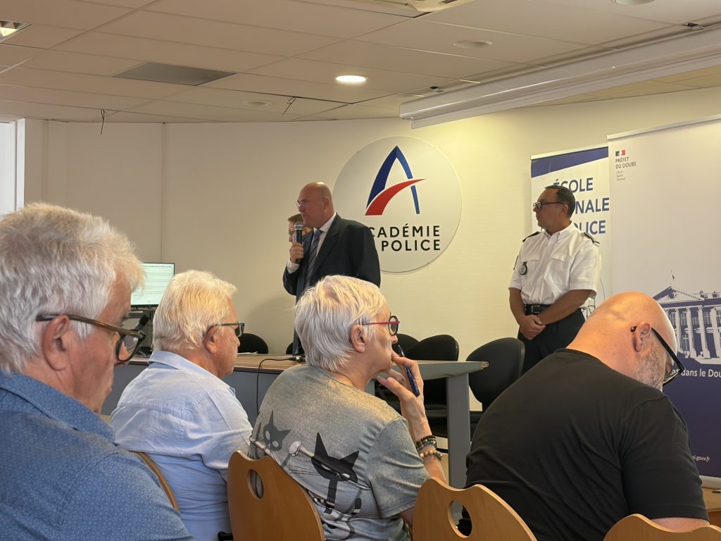 Les élus ont suivi la formation dispensée par l'école de police de Montbéliard.