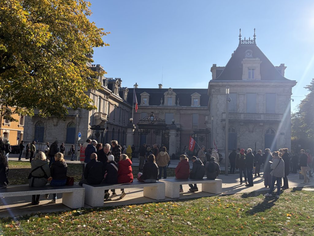 Début de la mobilisation du samedi 31 octobre. | © Le Trois - Jade Belleville 