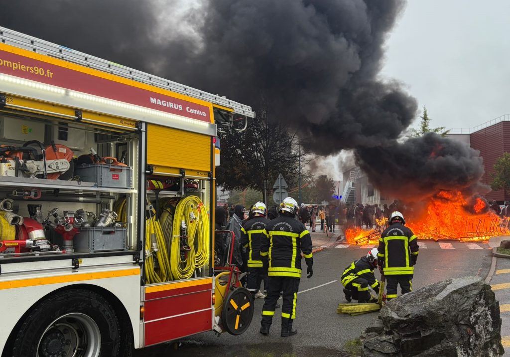L'intervention des pompiers sur le parking du Leclerc à Belfort, le samedi 17 octobre.