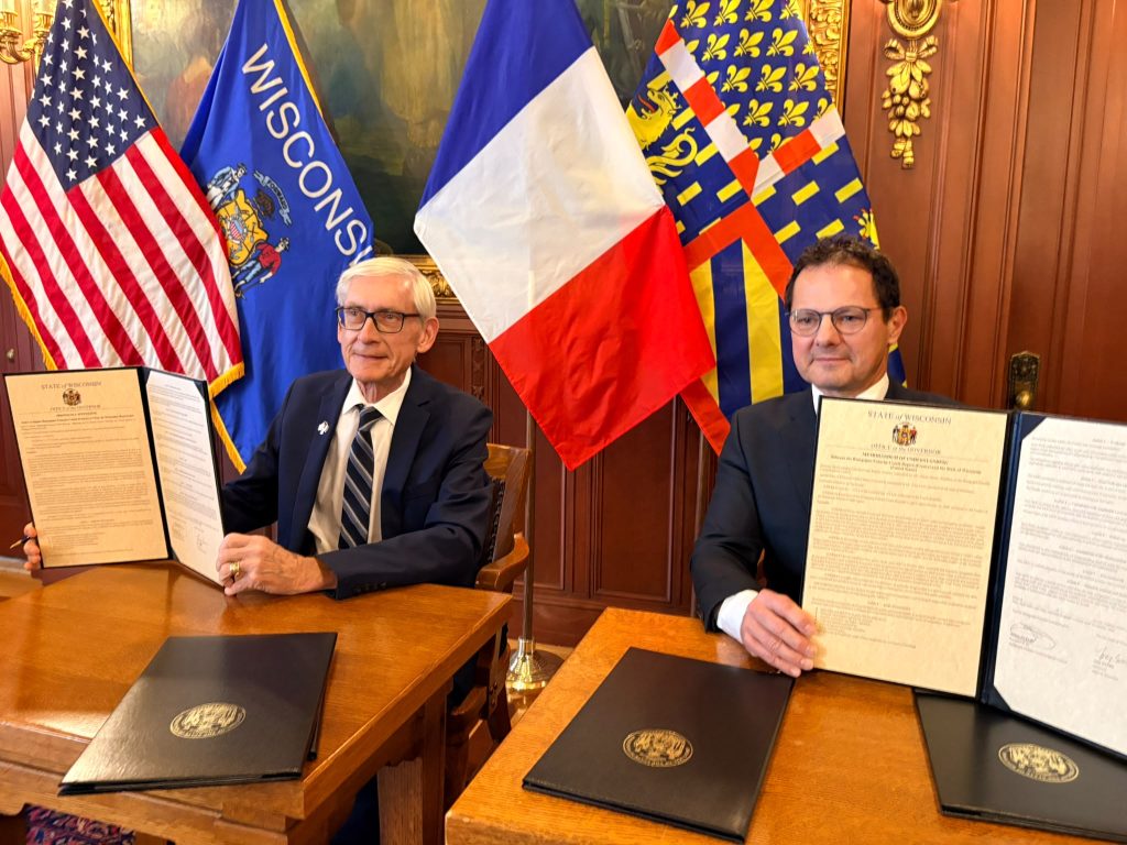 Tony Evers, gouverneur du Wisconsin et Jérôme Durain, président Région Bourgogne-Franche-Comté.