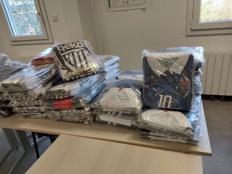 Les services des douanes ont saisi le 9 octobre 618 maillots à l'effigie de clubs de football turcs, des équipes de France, d'Allemagne et d'Espagne.
